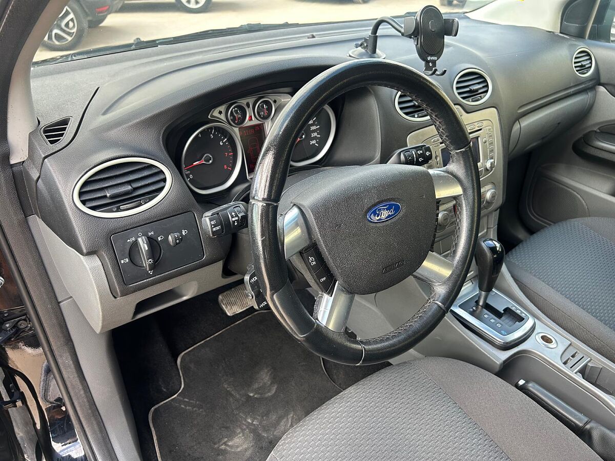 FORD FOCUS TREND 1.6 AUTO SPANISH LHD IN SPAIN ONLY 58000 MILES SUPERB 2009